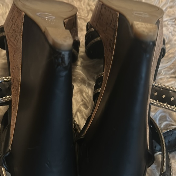 Guess size 11 sandals - Picture 9 of 9
